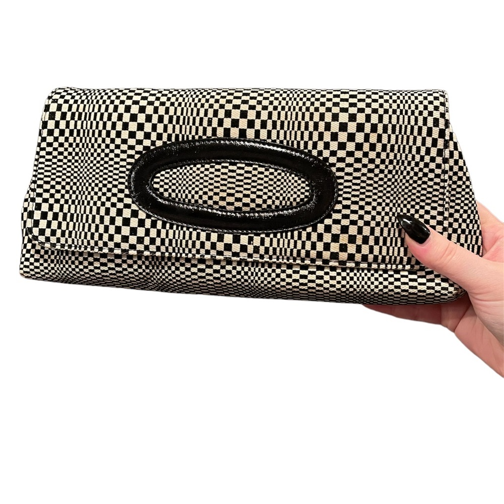 In & Out Optical Illusions Clutch - Picture 7 of 10